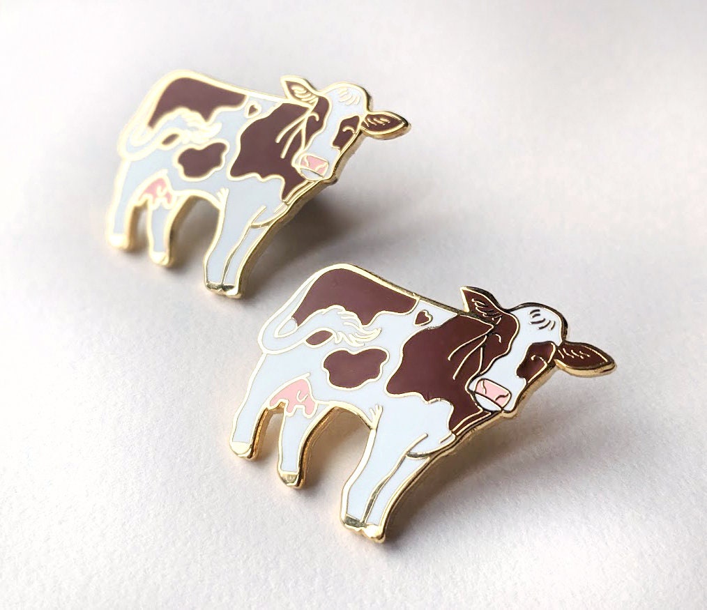 Brown Spotted Cow ("Suzy") - hard enamel Pin in Gold
