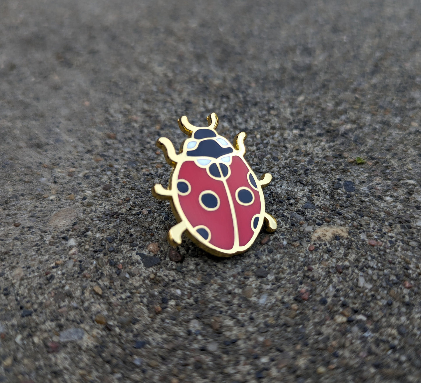 Ladybug - hard enamel Pin in Gold